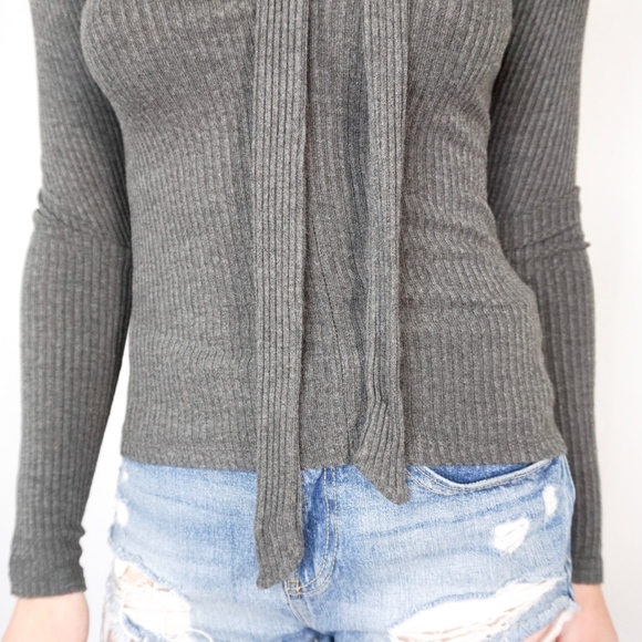 BRANDY MELVILLE Rib Gray Plunge Neck Tie Top NWT - Picture 8 of 8
